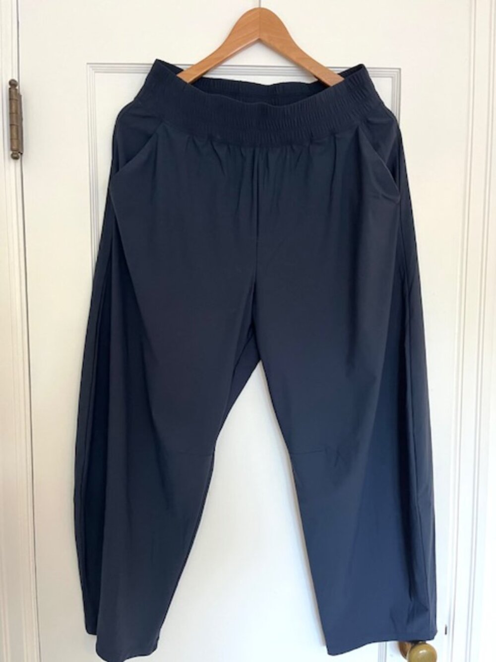 Old Navy SleekTech Barrel Pants in Dusk Navy | Size Medium - Picture 5 of 10